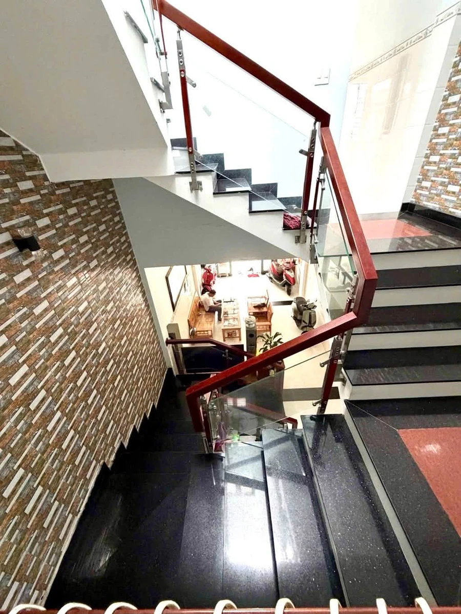 Bán nhà 3 tầng 95m2 kiên cố sát biển Nguyễn Văn Thoại 9 tỷ - Ảnh thu nhỏ 4