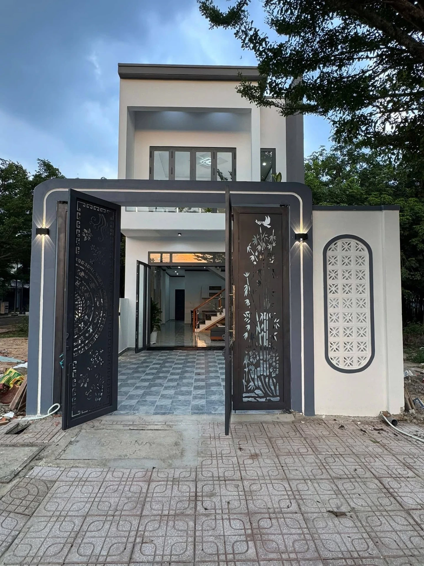 Bán nhà 1 trệt 1 lầu 3 PN 99m² Tân Định Bến Cát - Ảnh 1