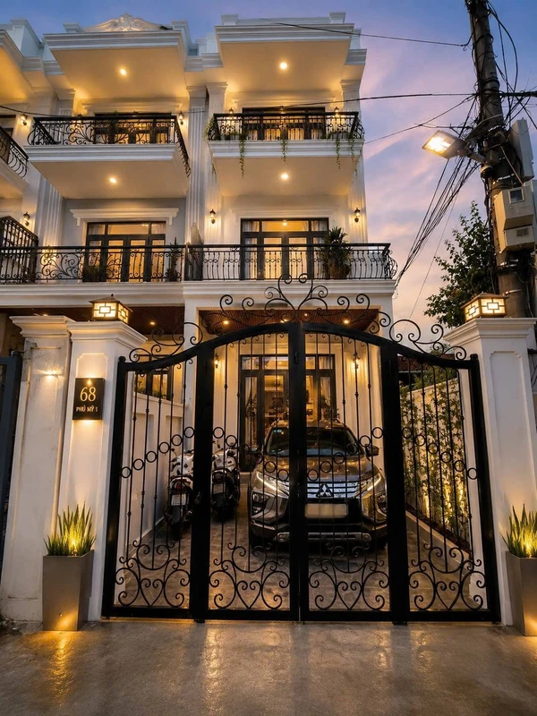 Bán nhà 3 tầng tân cổ điển 200m² TP Huế