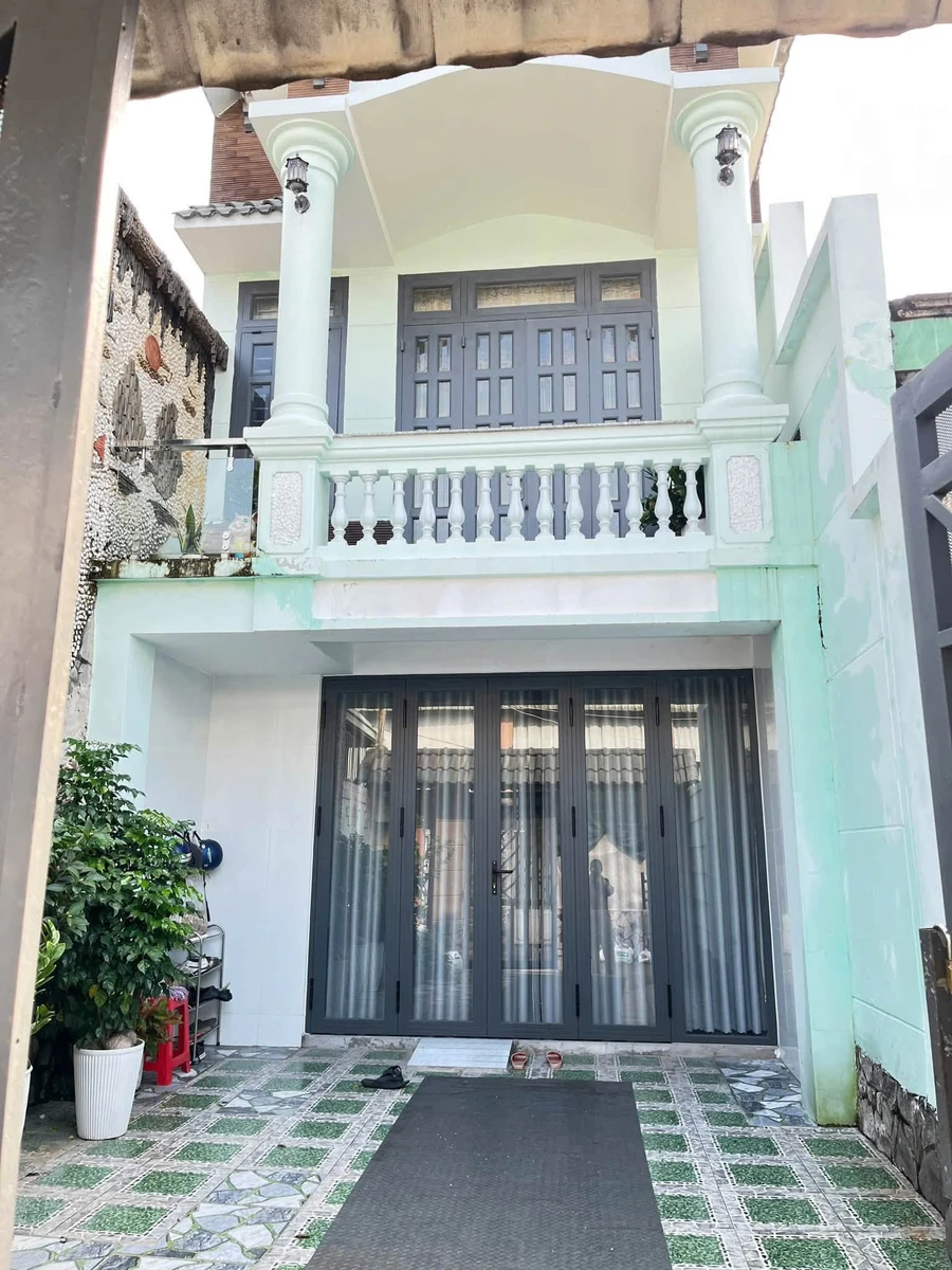Bán nhà 1 trệt 1 lầu 94m2, 3PN, hẻm xe hơi gần trường Chính Trị, Phường Bình Đa - Ảnh 1