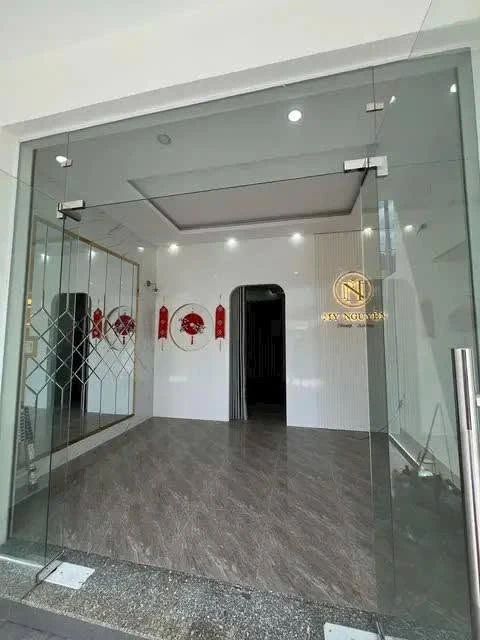 Bán nhà mặt tiền Bình Tân 90m² 2PN, có sân thượng, 4.95 tỷ - Ảnh 1