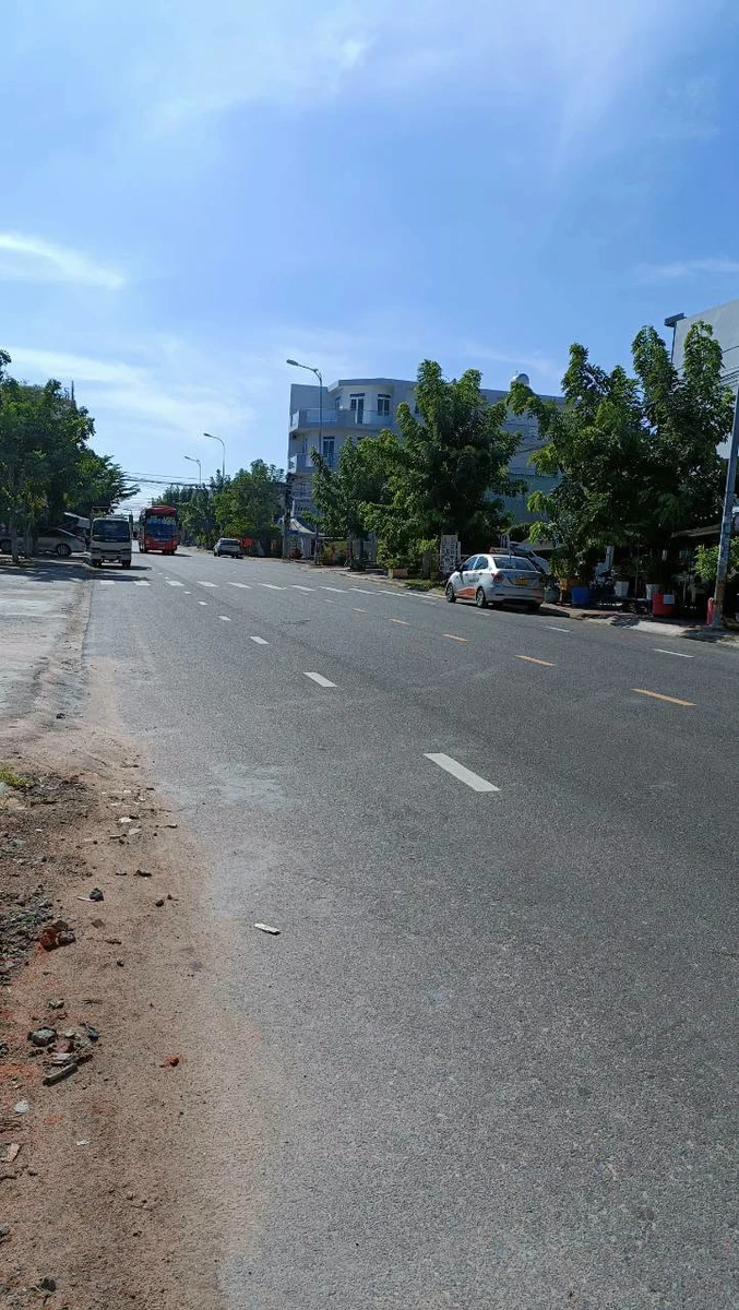 Bán 2 lô liền kề 200m² đường Phạm Hùng, Phan Thiết, giá 9.2 tỷ - Ảnh thu nhỏ 3