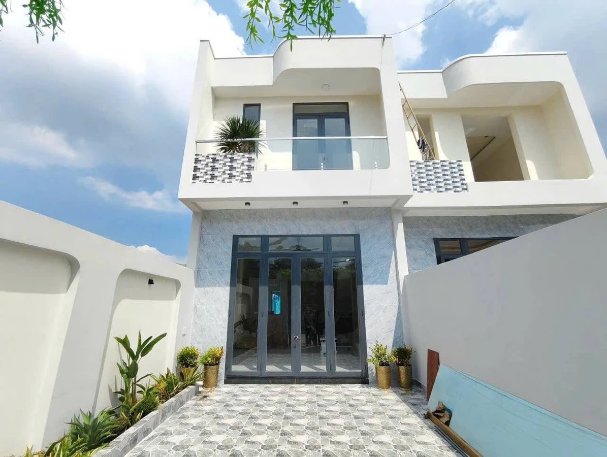 Nhà phố bán Đức Hòa Đông 142.5m² 3PN có hồ bơi 2,55 tỷ - Ảnh thu nhỏ 2