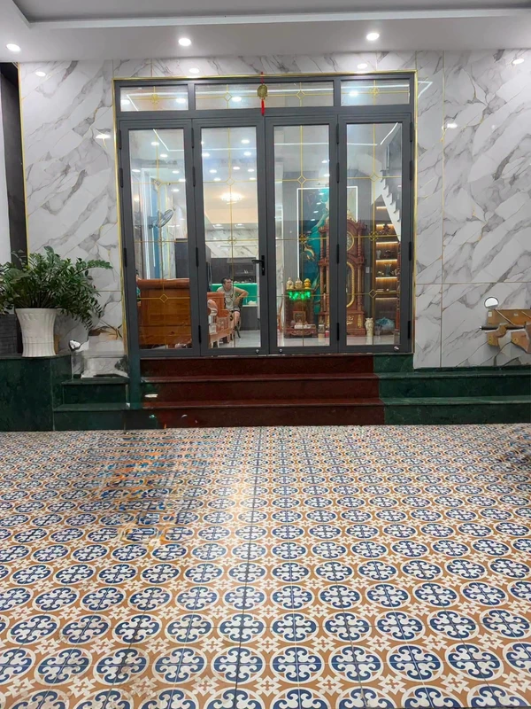 Bán nhà 1 trệt 2 lầu Nguyễn Du Dĩ An 106.6m2, 4PN