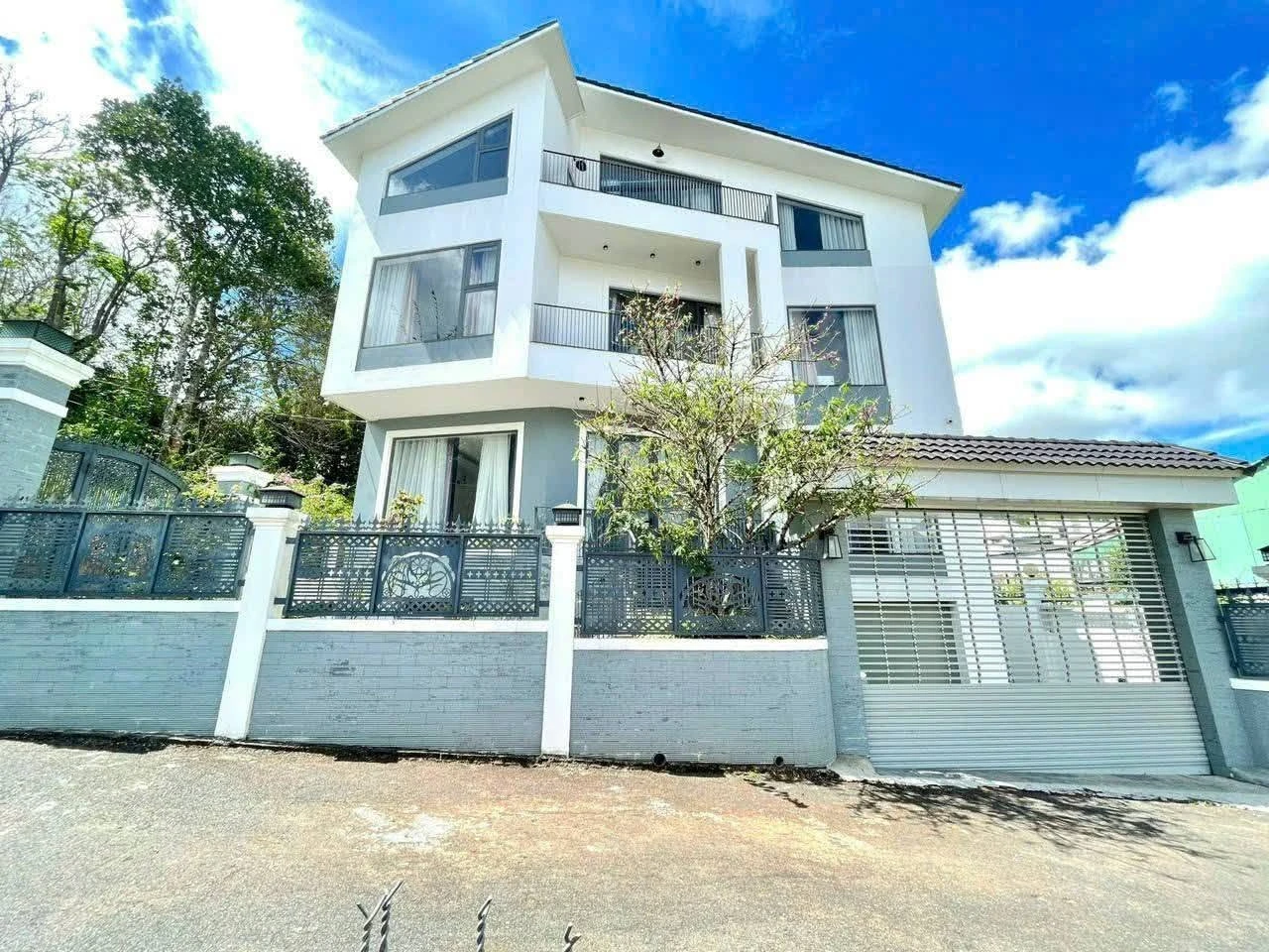 Bán villa 200m2 5PN 6WC 2 mặt tiền Vạn Hạnh 13,5 tỷ - Ảnh 1