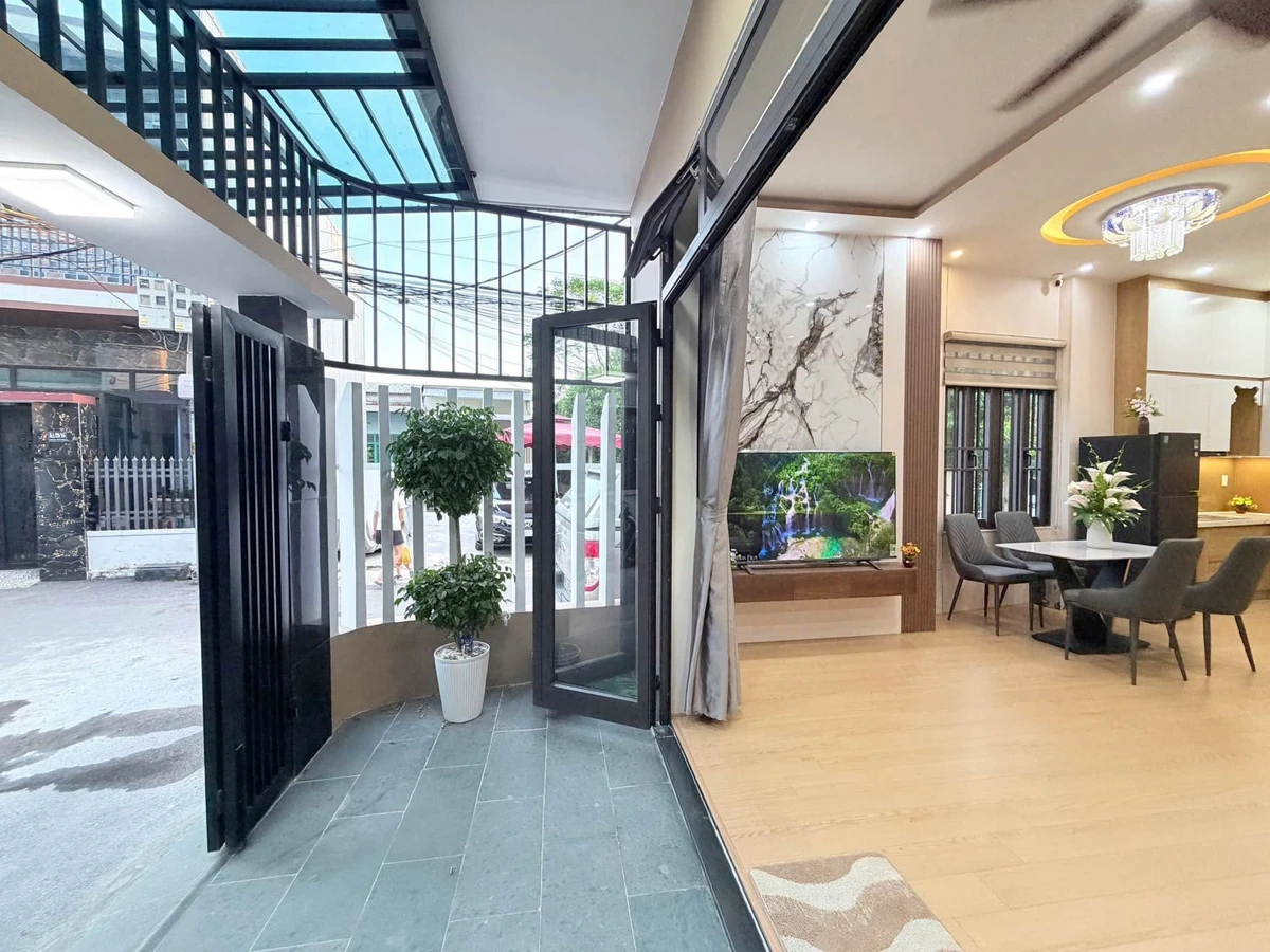 Bán nhà 2 tầng 180m² sát Bến Xe Đà Nẵng 5,35 tỷ - Ảnh thu nhỏ 2