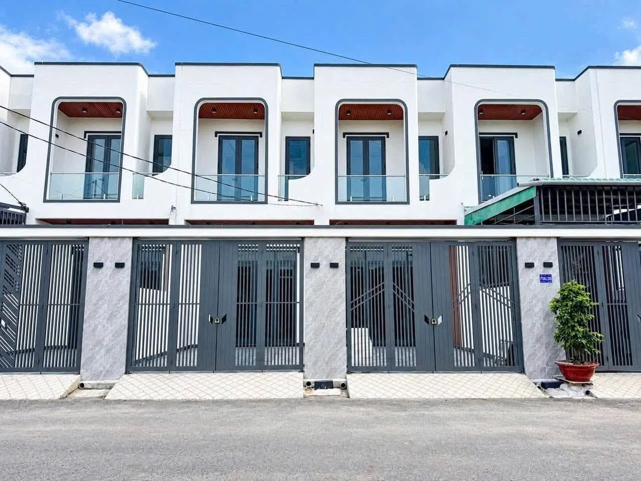 Bán nhà phố Phước Tân 140m2 4PN, giá 700 triệu - Ảnh 1