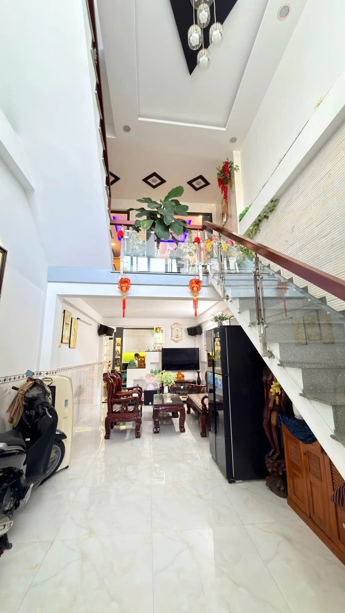 Bán nhà 3 tầng 50m² giữa Hải Châu gần sân bay 5,1 tỷ - Ảnh 1