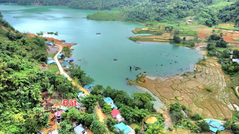 Bán đất Hòa Bình 1900m² view hồ Hòa Bình hơn 1 tỷ