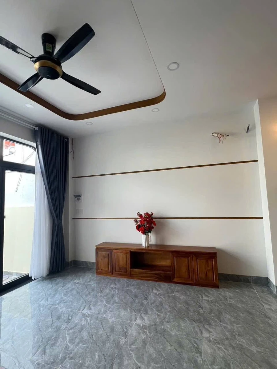 Bán nhà 3 tầng Vĩnh Ngọc Nha Trang, 180m², 3PN, 4.25 tỷ - Ảnh thu nhỏ 5