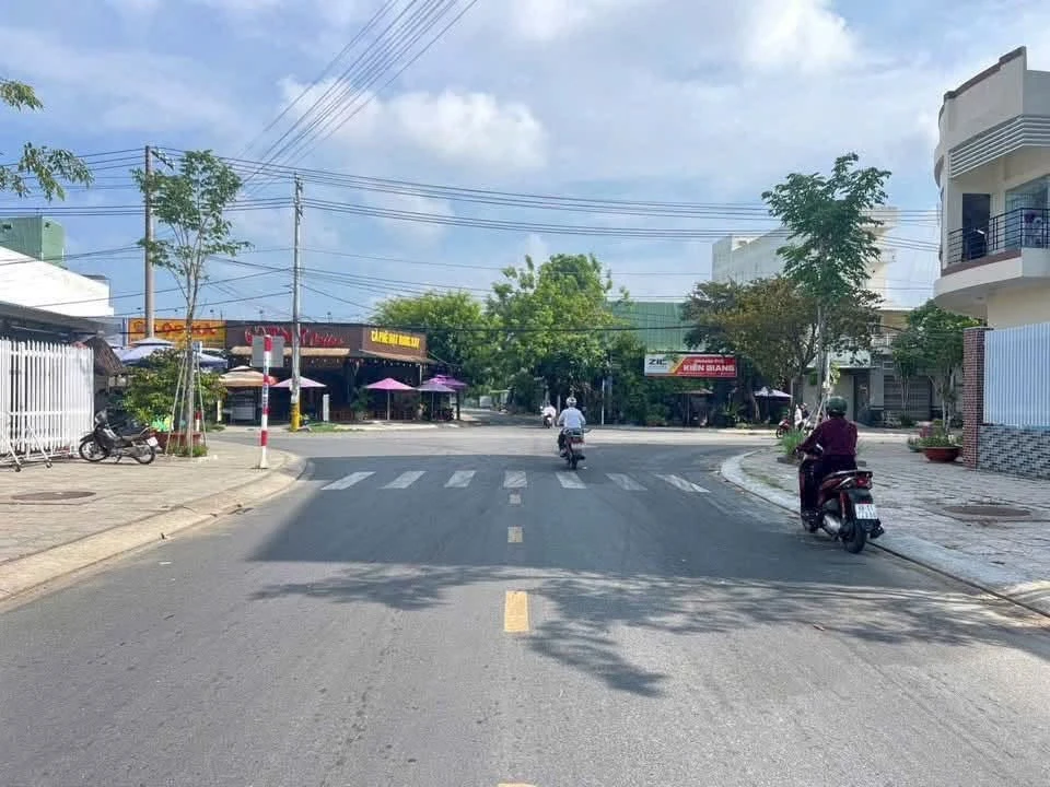 Bán lô góc đất 7,5x23m hai mặt tiền Lạc Hồng, Quận 12 - Ảnh 1