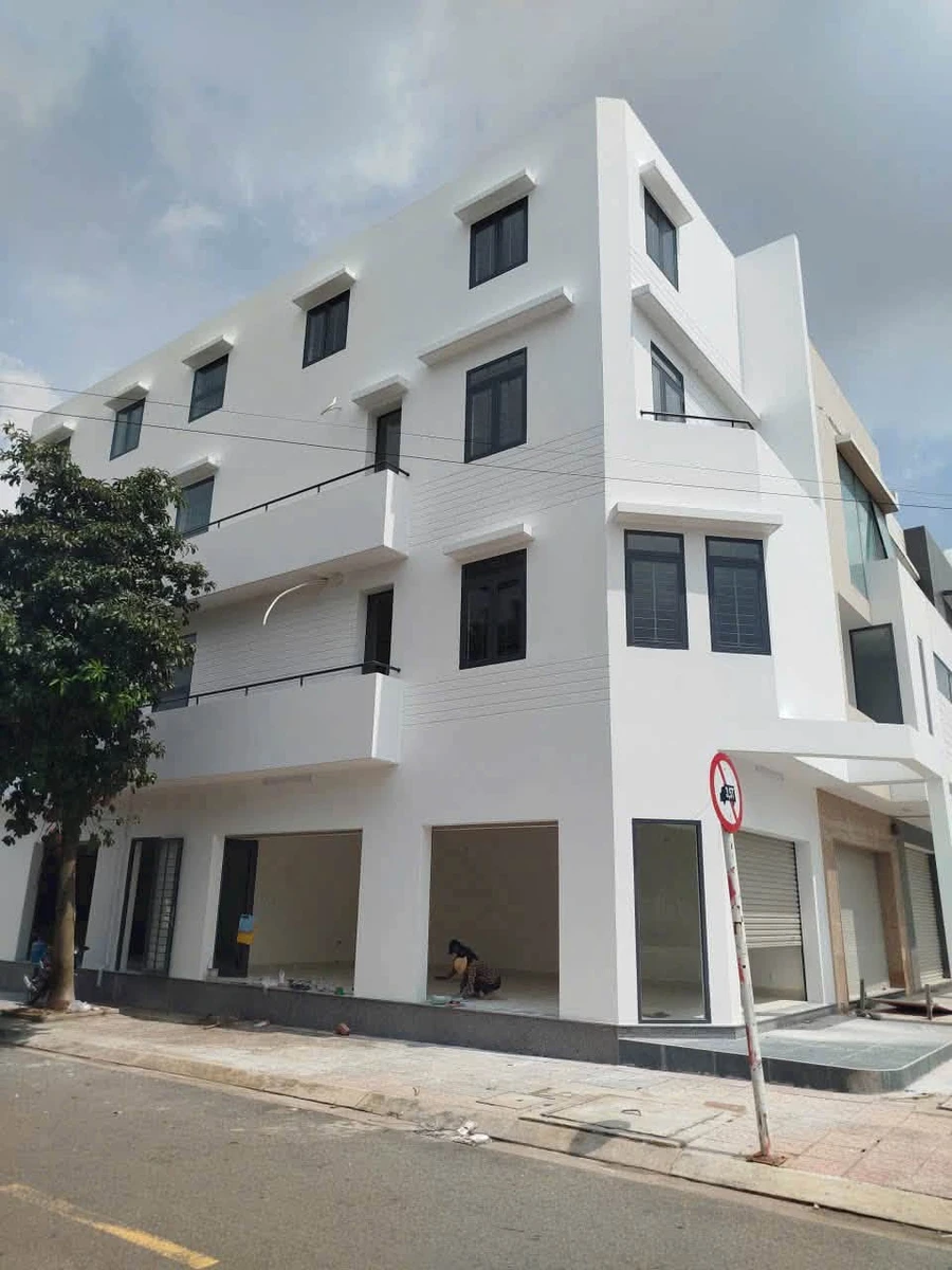 Bán nhà góc 2 mặt tiền Võ Văn Kiệt – Chu Văn An, 1 trệt 3 lầu, 6 phòng ngủ, giá 13,5 tỷ, Bà Rịa - Ảnh 1