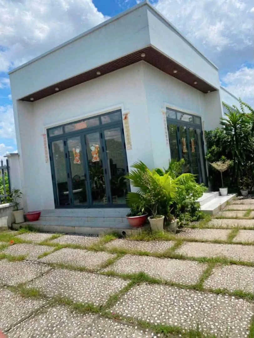 Bán nhà đẹp sân vườn rộng 3,7 tỷ gần ngã tư Phú Thứ, Phú An - Ảnh thu nhỏ 2