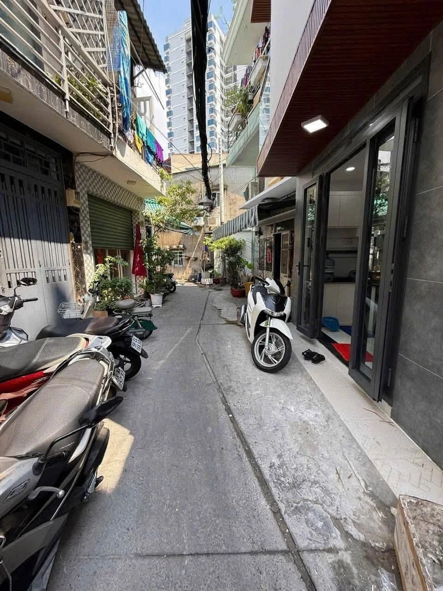 Bán nhà hẻm 2 phòng ngủ Lạc Long Quân Quận 11 - 18m² - 1,98 tỷ - Ảnh thu nhỏ 2