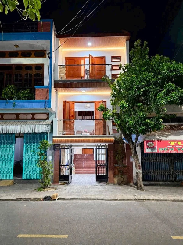Bán nhà 3 tầng mặt tiền Tô Hiến Thành Quy Nhơn 71.5m2