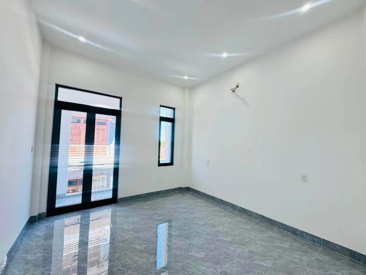Bán nhà mới 2 tầng 68m2 hẻm 579 Nguyễn Công Phương, Quảng Ngãi giá 1,7 tỷ - Ảnh thu nhỏ 5