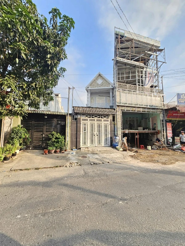 Bán nhà mặt tiền kinh doanh 99,2m2, 5 tỷ 900 tại Dĩ An