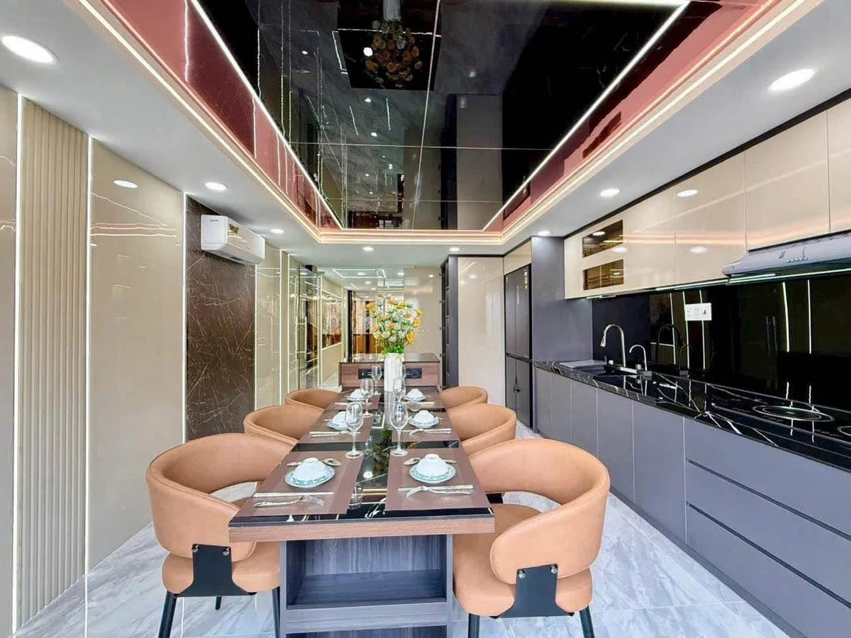 Bán nhà 4 tầng thang máy 300m² Quận 12 - 8,2 tỷ - Ảnh thu nhỏ 5
