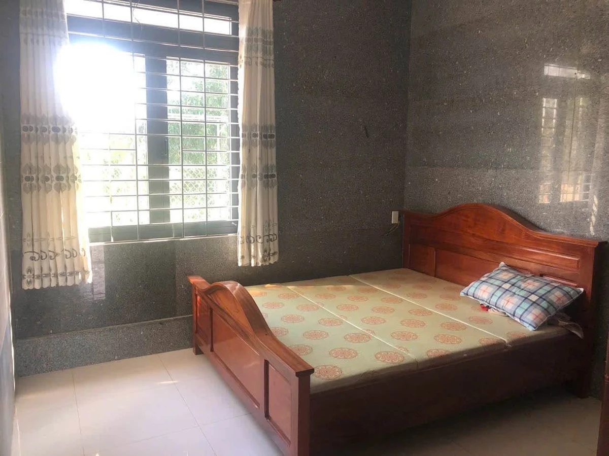 Bán nhà sân vườn 1095m2 mặt tiền đường nhựa Bến Lức Long An - Ảnh thu nhỏ 2