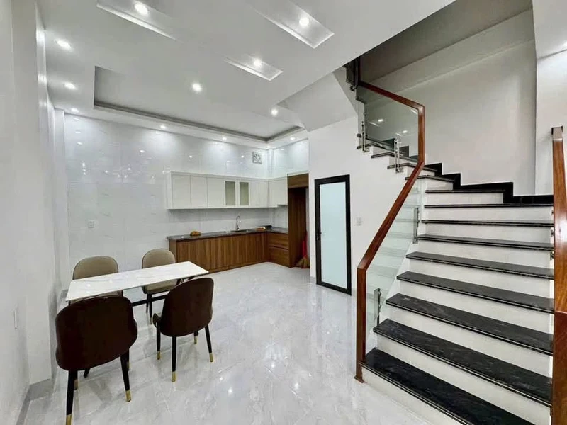 Bán nhà 4 tầng 54,5m2, 4 phòng ngủ, giá 3,75 tỷ tại trung tâm Hạ Long, Quảng Ninh