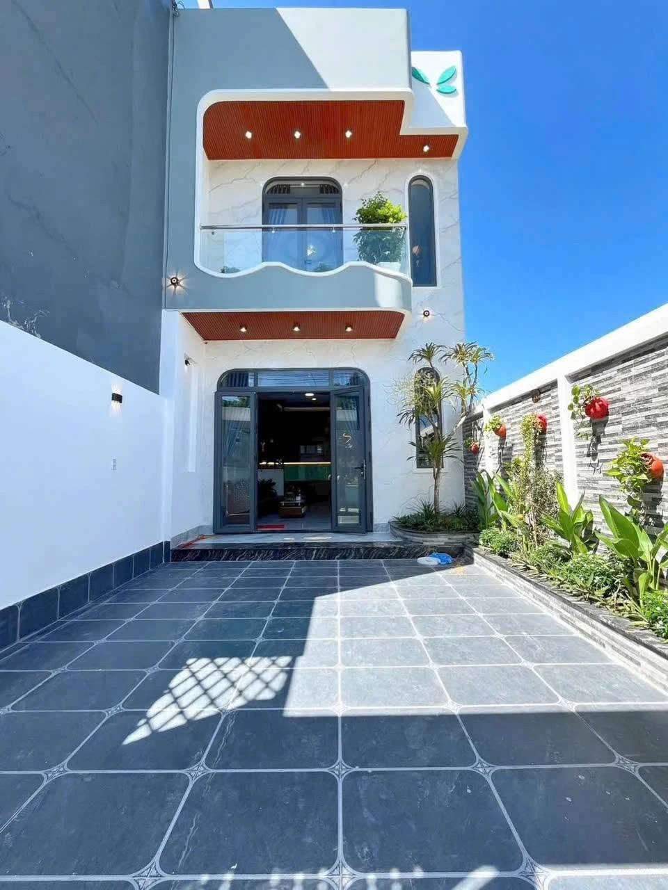 Bán nhà Mỹ Hạnh Nam 100m² sân đậu ô tô - Ảnh 1