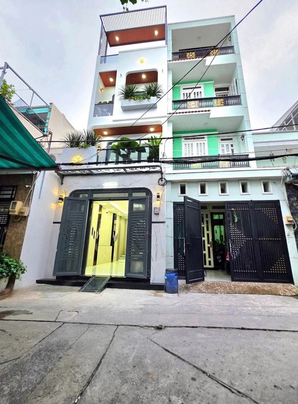 Bán nhà 2 mặt tiền 150m² sân vườn Y Wang Quận 12 s705