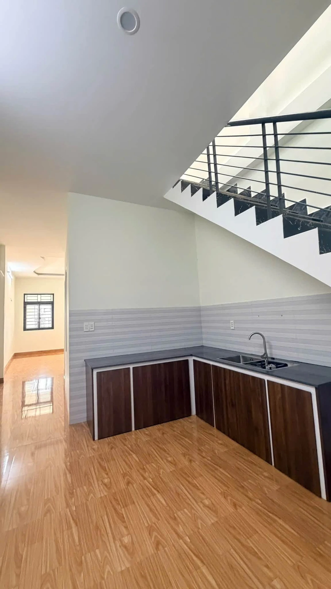 Bán nhà trung tâm phố 60m² 2PN Hùng Vương giá 1.95 tỷ - Ảnh 1