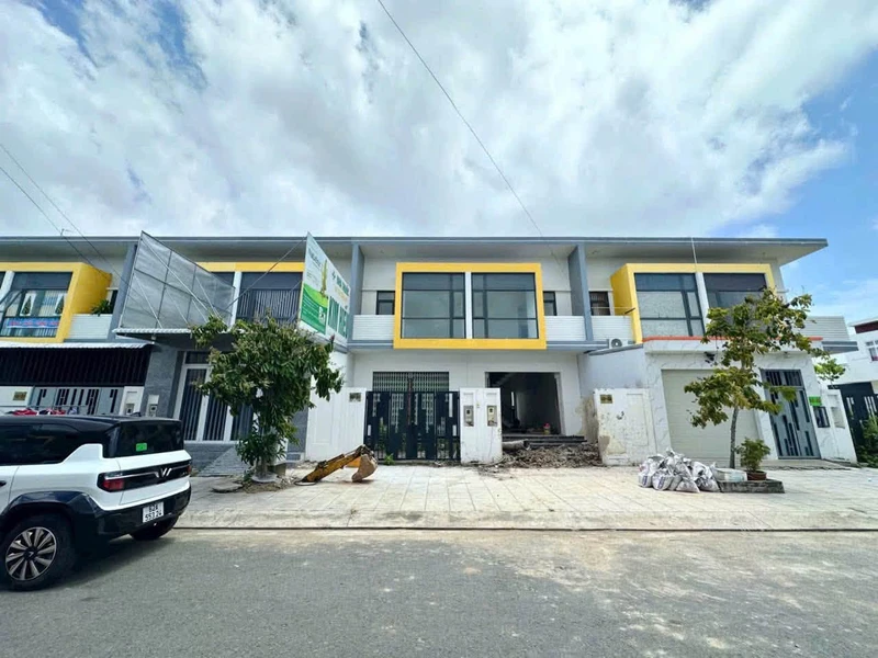 Bán nhà phố 105m2, 2PN, 3WC tại khu đô thị Tây Bắc, An Giang