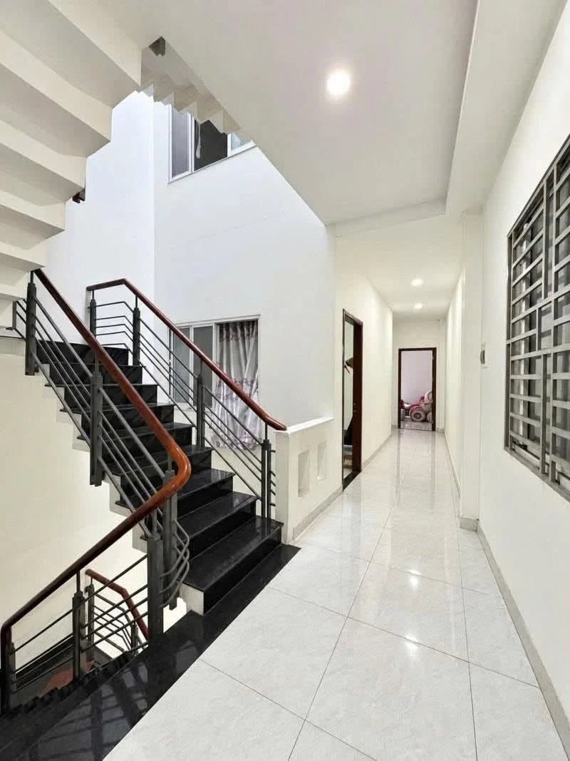 Bán nhà 4 tầng 90m², gần ĐH Bách Khoa, nhỉnh 11 tỷ - Ảnh 1