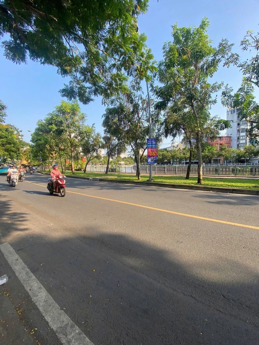 Bán nhà mặt tiền 4 tầng 40m2 đường Trường Sa, Quận 3 giá 10,3 tỷ - Ảnh thu nhỏ 2