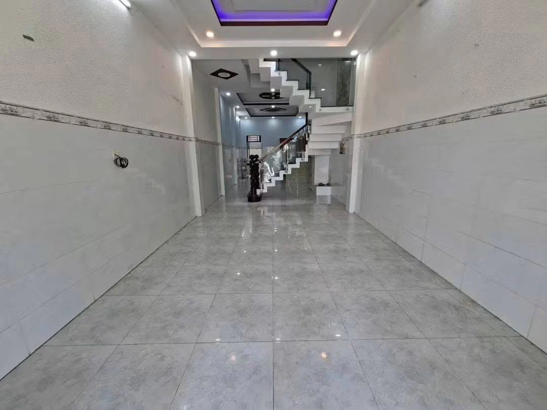 Bán nhà 4x16m, 3PN 3WC, giá 2,35 tỷ gần trung tâm thương mại Thủ Thừa - Ảnh thu nhỏ 4