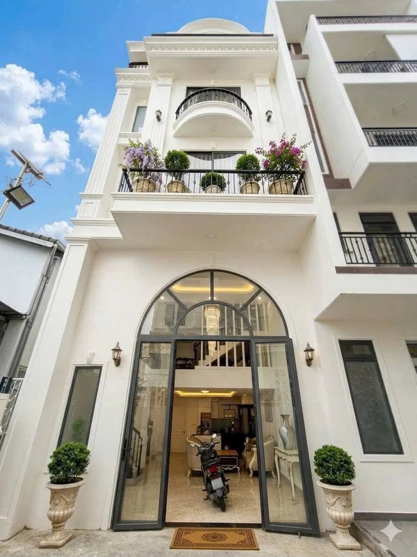 Bán nhà 6PN 207m² mặt tiền Phù Đổng Thiên Vương, Đà Lạt 8,8 tỷ