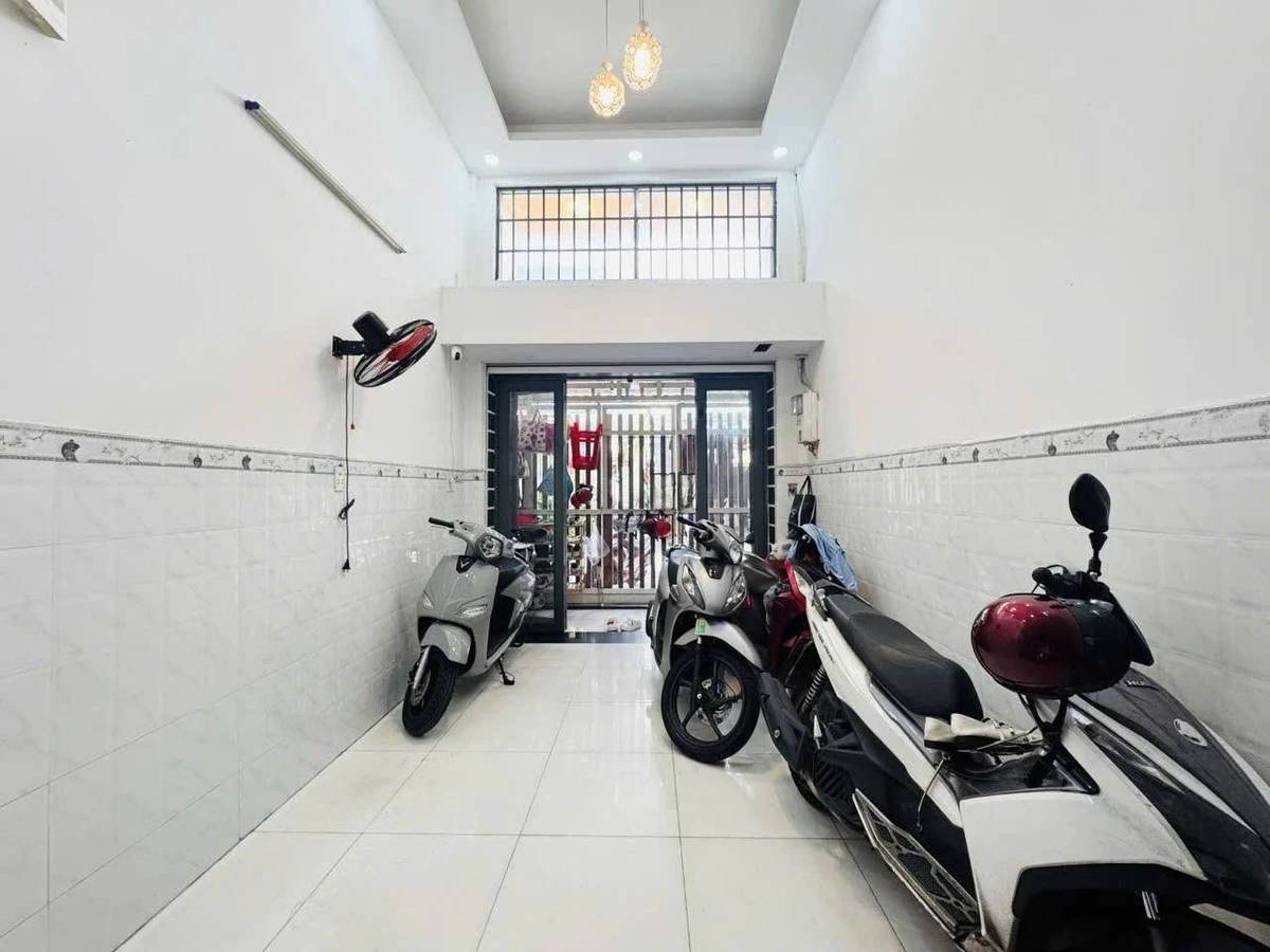 Bán nhà phố 40m2, 5 phòng ngủ, Lạc Long Quân, Quận 11 - Ảnh thu nhỏ 2