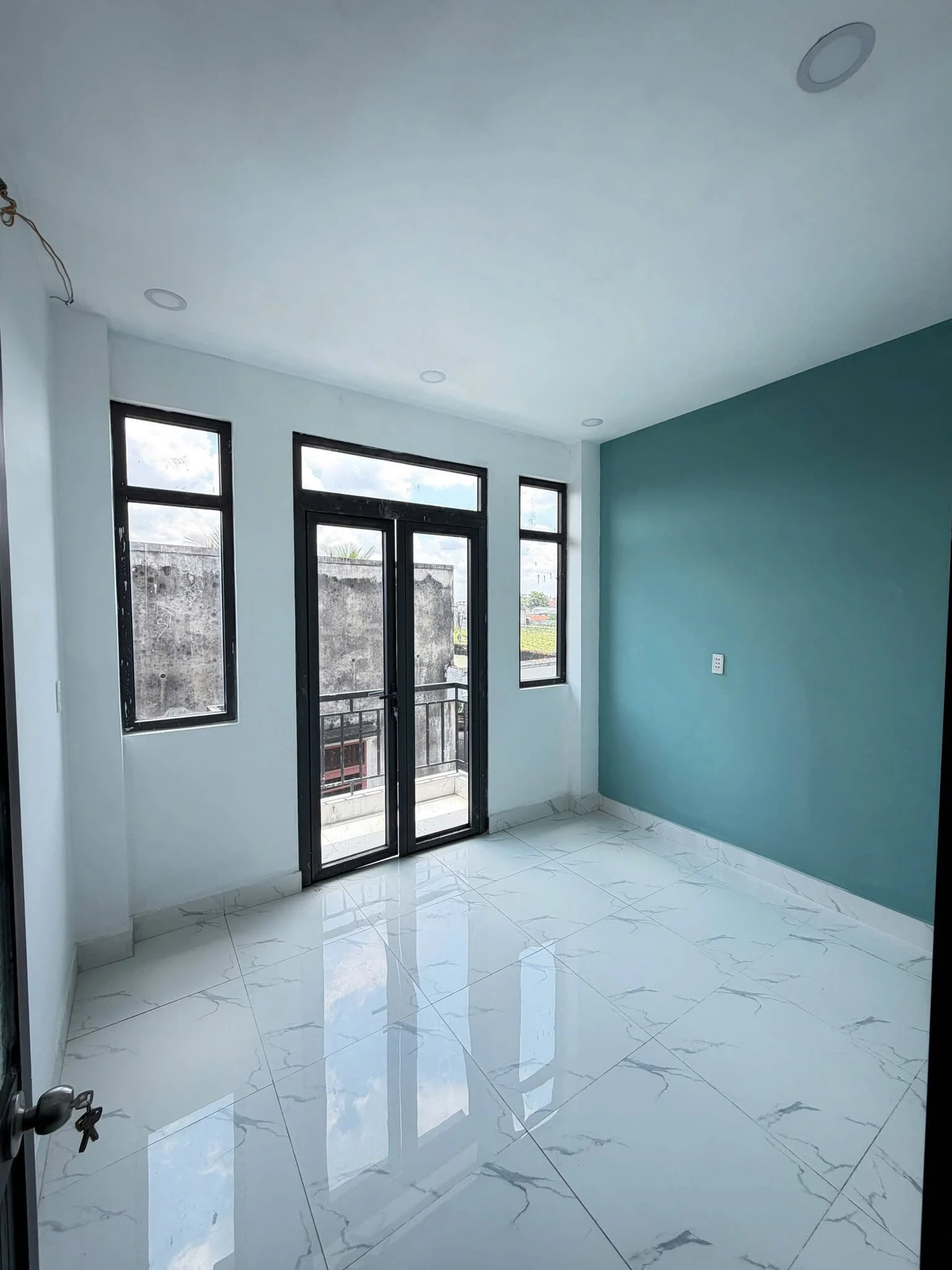 Bán nhà trệt lầu 4x11m, 2PN 2WC, giá 525 triệu, giáp Hóc Môn - Ảnh 1