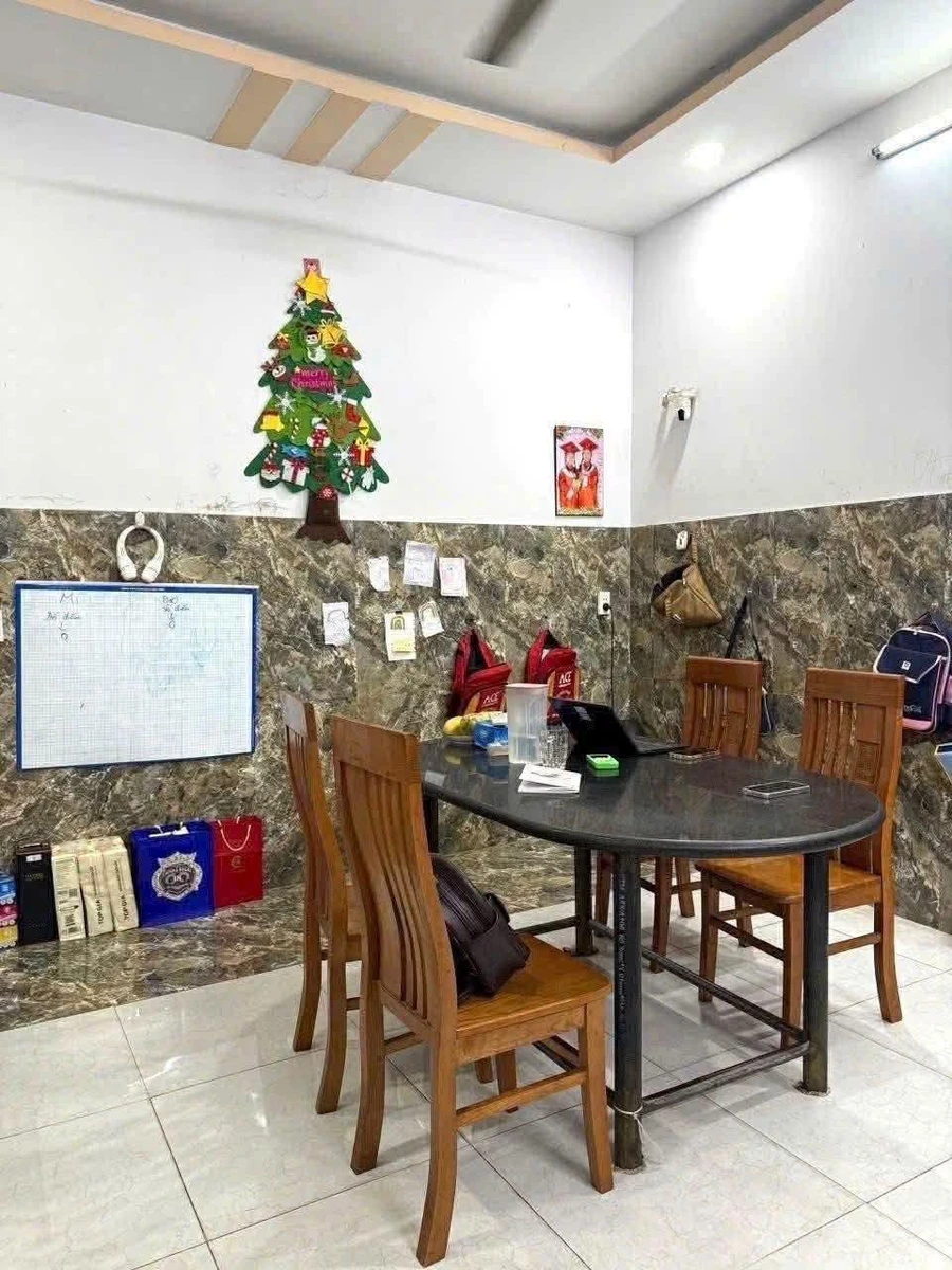 Bán nhà 3 tầng nở hậu 95m² 6PN gần cầu vượt Tân Thới Hiệp, Quốc Lộ 1A, Quận 12 - Ảnh thu nhỏ 4
