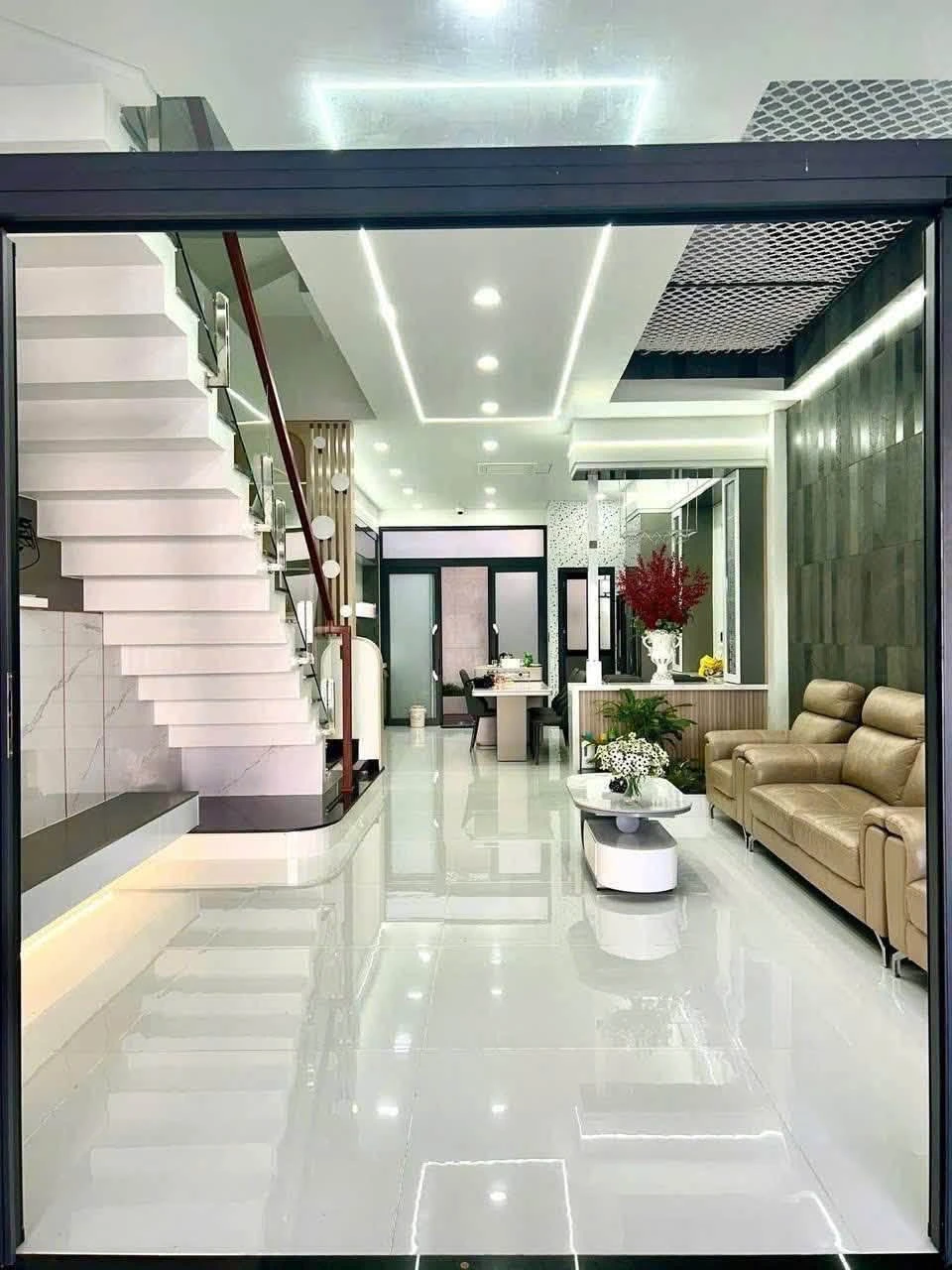 Bán nhà mới 3 phòng ngủ 100m2 Phan Thiết 9 tỷ 2 - Ảnh 1