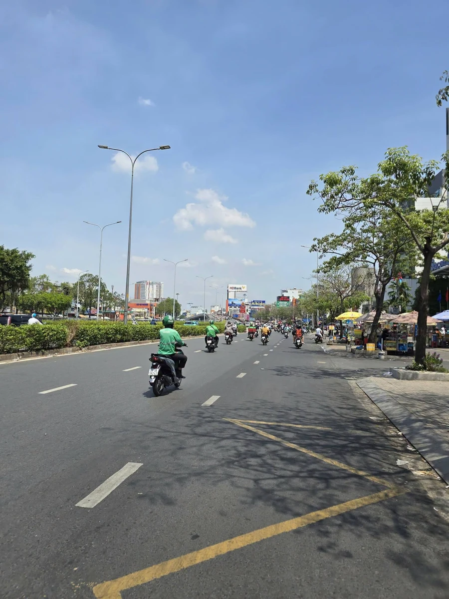 Bán nhà 3 tầng Nguyễn Gia Trí Bình Thạnh 108m2 ngang 6m - Ảnh thu nhỏ 4