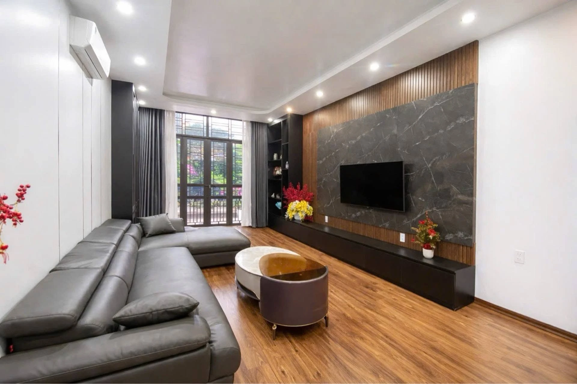 Bán nhà 3 tầng 75m2 đường Thiên Lôi giá 3 tỷ, tặng nội thất - Ảnh 1