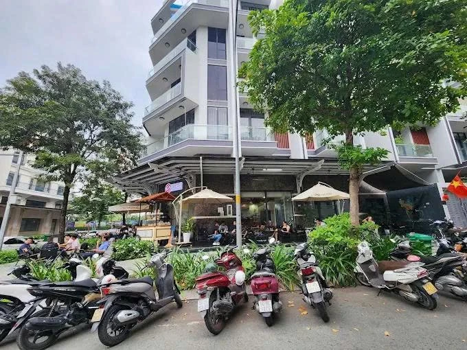 Bán nhà 6 tầng góc 2 mặt tiền 160m² Thủ Đức, giá ~30 tỷ - Ảnh 1