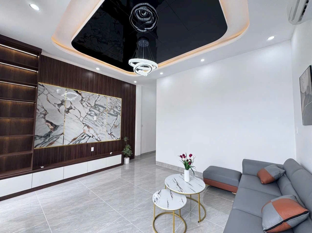 Nhà hiện đại 3 PN, 180m² hẻm Trương Định, Rạch Giá - 2,25 tỷ - Ảnh thu nhỏ 3