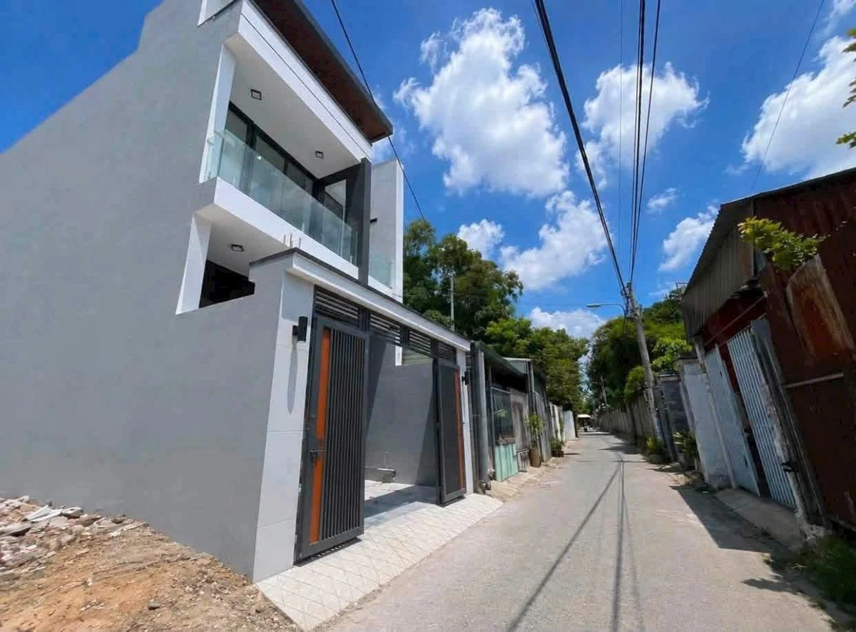 Bán nhà 1 trệt 1 lầu 3PN 2WC tại Phú Hòa, Thủ Dầu Một, Bình Dương giá 3,8 tỷ - Ảnh 1
