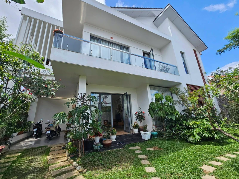 Bán villa sân vườn mặt tiền Đà Lạt 178 m² 15 tỷ