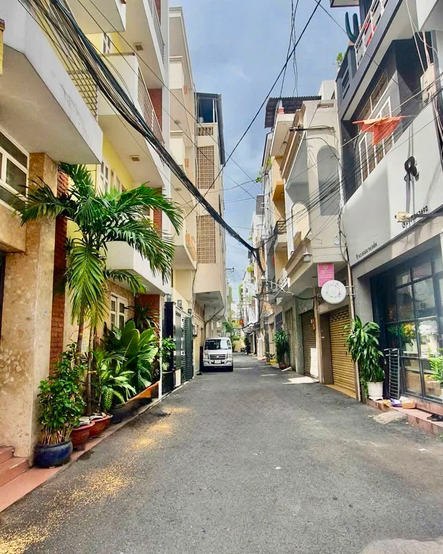 Bán nhà 4 tầng khoảng 60m2 ngang 4m tại Phú Nhuận giá khoảng 12 tỷ - Ảnh 1