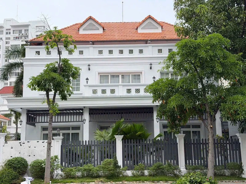 Cho thuê biệt thự Nam Thông 2 Phú Mỹ Hưng 17x18m, 5PN, 90 triệu/tháng, Quận 7
