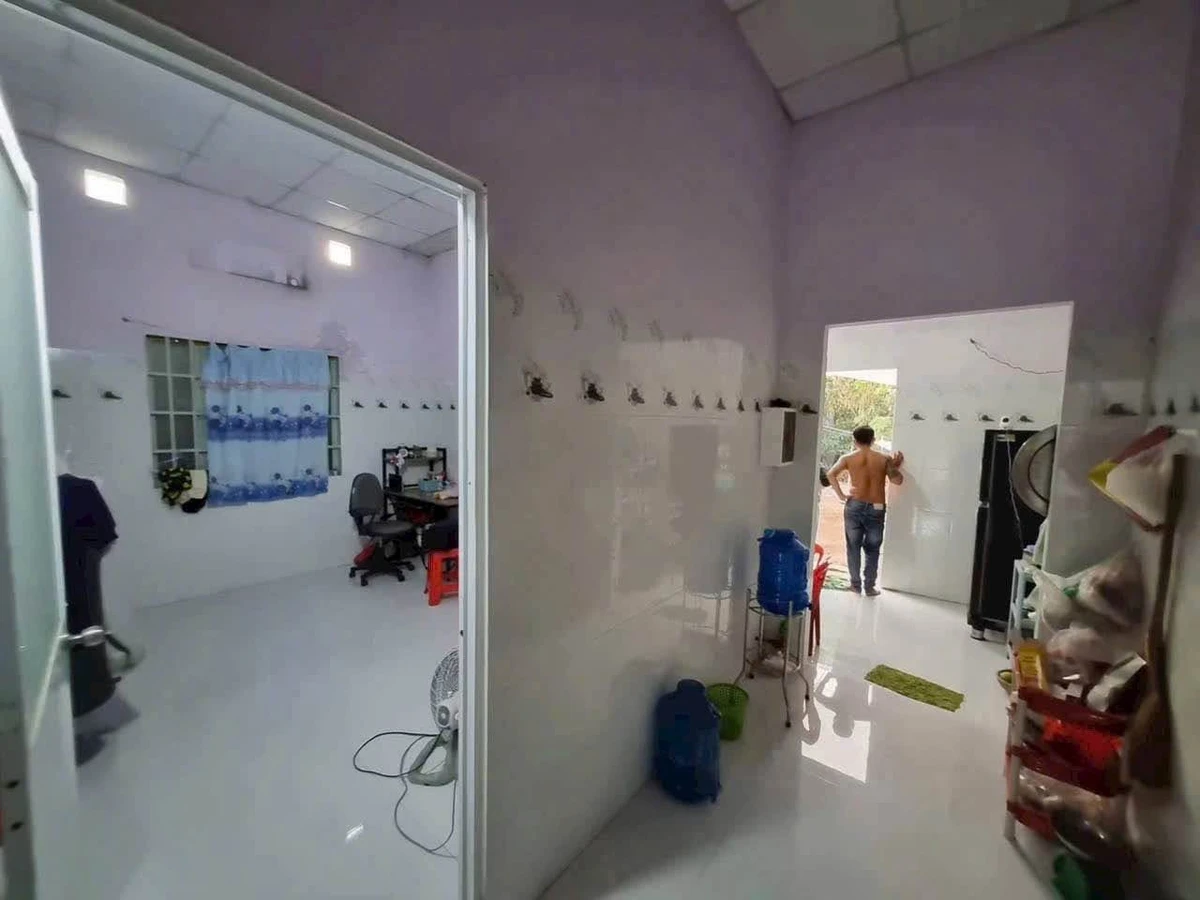 Bán nhà mái Thái 2 PN, 240 m², Bình Chánh, 3 tỷ 350 triệu - Ảnh thu nhỏ 4