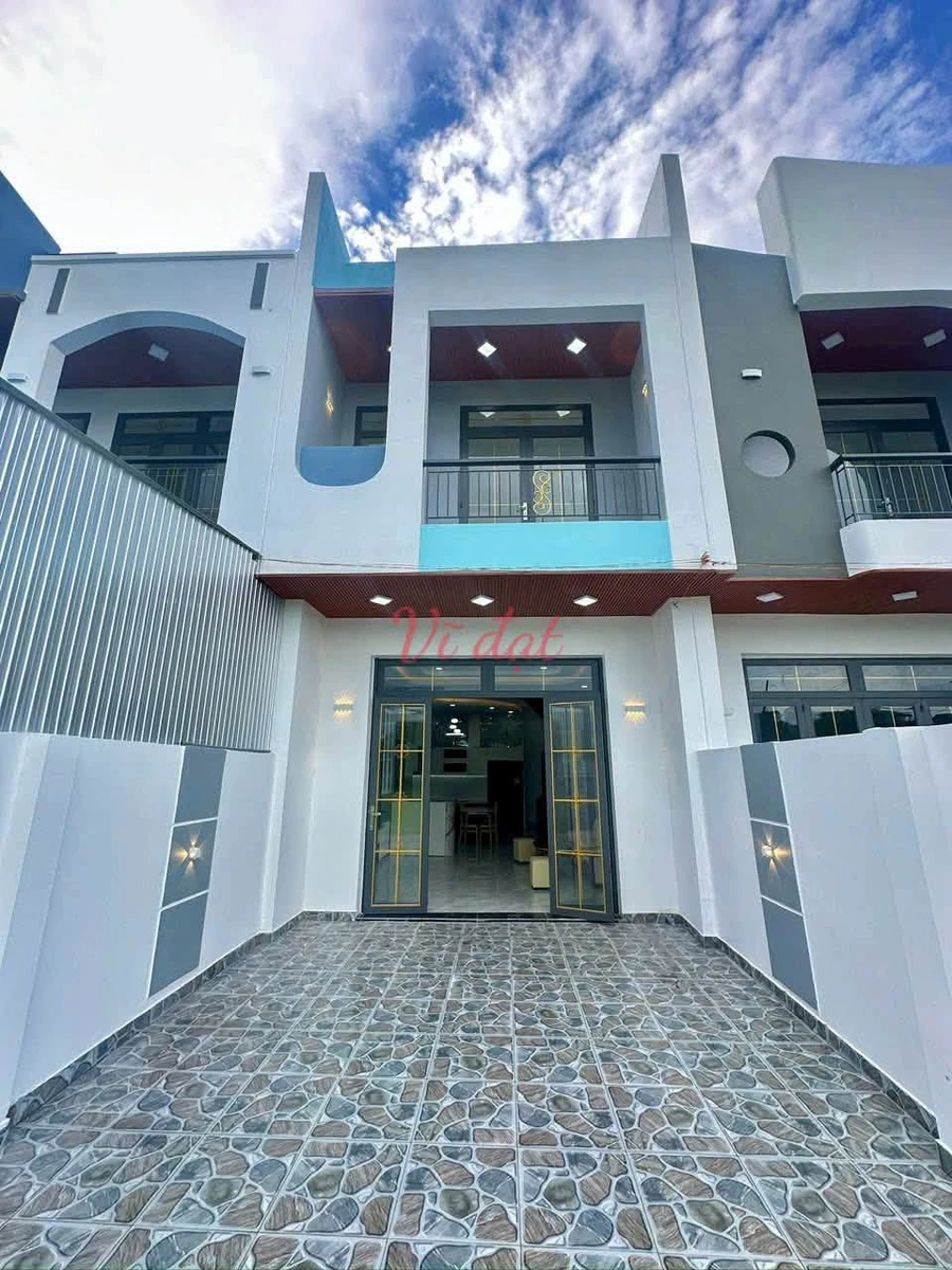 Bán nhà 1 trệt 1 lầu 97,5m2, 3PN, gần chợ Bình Chánh, giá 2,25 tỷ - Ảnh 1