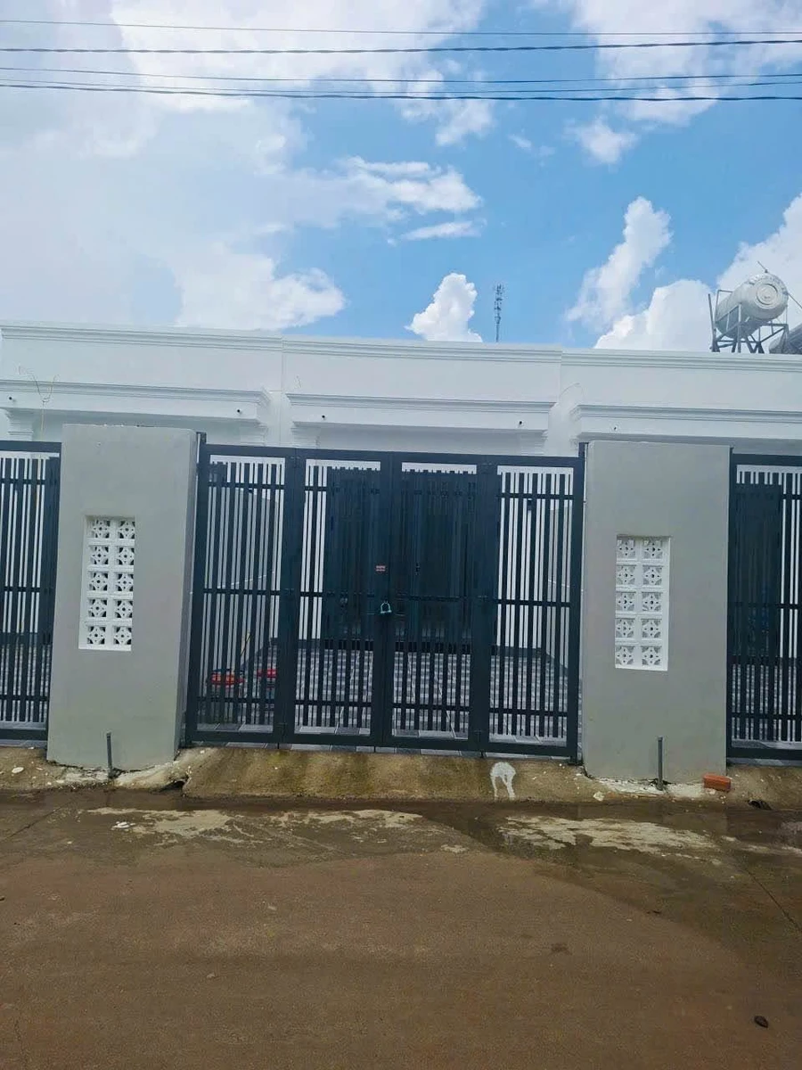 Bán nhà mới 4x21m, 2 phòng ngủ, giá 899 triệu tại Ea Kao, Buôn Ma Thuột - Ảnh 1