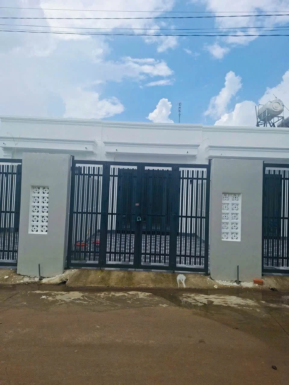 Bán nhà mới 4x21m, 2 phòng ngủ, giá 899 triệu tại Ea Kao, Buôn Ma Thuột - Ảnh 1
