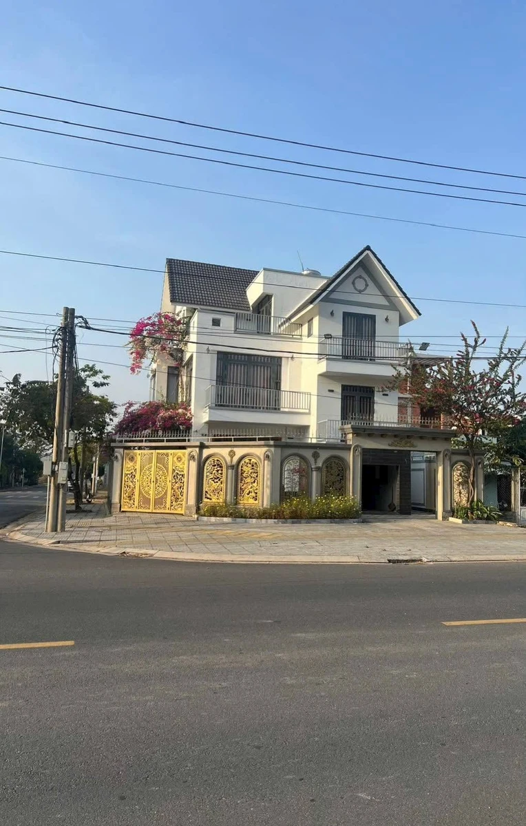 Bán biệt thự góc 2 mặt tiền Lê Đại Hành 248m2, 4PN, phường Long Tâm, TP Bà Rịa - Ảnh 1