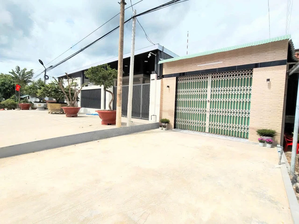 Bán nhà phố 3 phòng ngủ 165m² mặt tiền Nguyễn Văn Linh, Tây Ninh - Ảnh thu nhỏ 2